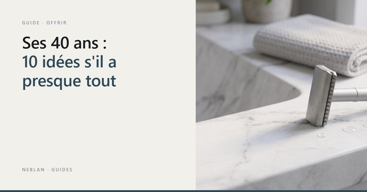 Le rasoir Neblan 110 posé sur le bord d'un lavabo en marbre blanc
